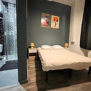 Hostel Le Globe, Párizs